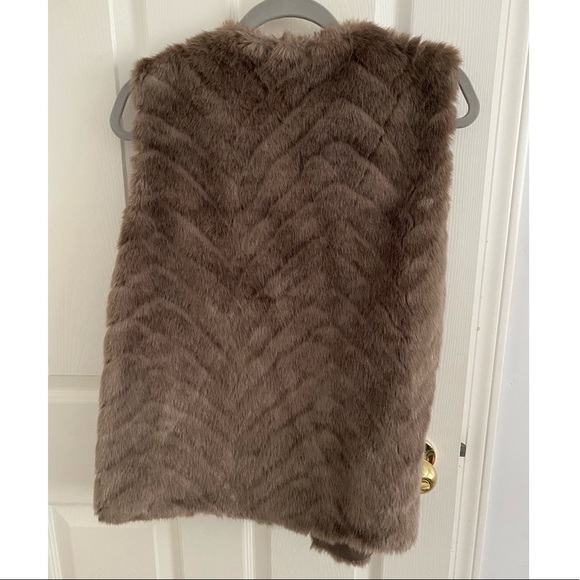 H&M furry vest - Picture 2 of 3